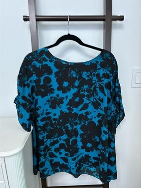 Black and Teal Floral Scoop-Neck Women's Top plus size 1X ties in sleeves